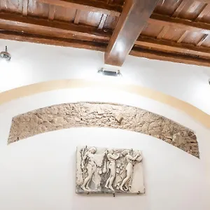 https://home-ciancaleoni-colosseum-rione-monti.it-romehotels.com